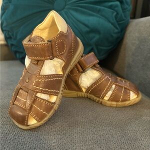 Primigi fisherman sandals NWOT